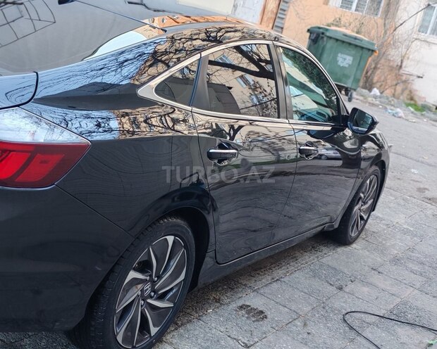 Honda Insight-3