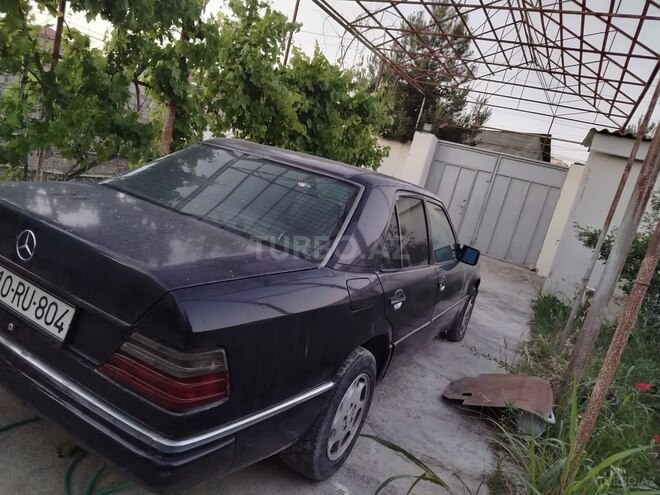 Mercedes 230 E-3