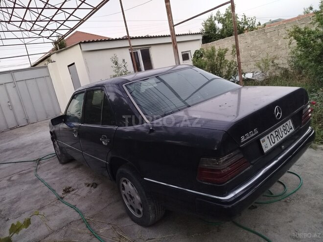 Mercedes 230 E-4