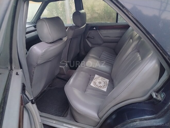 Mercedes 230 E-6