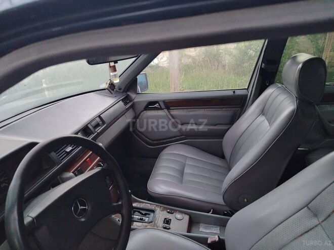 Mercedes 230 E-5