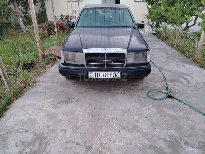Mercedes 230 E-1