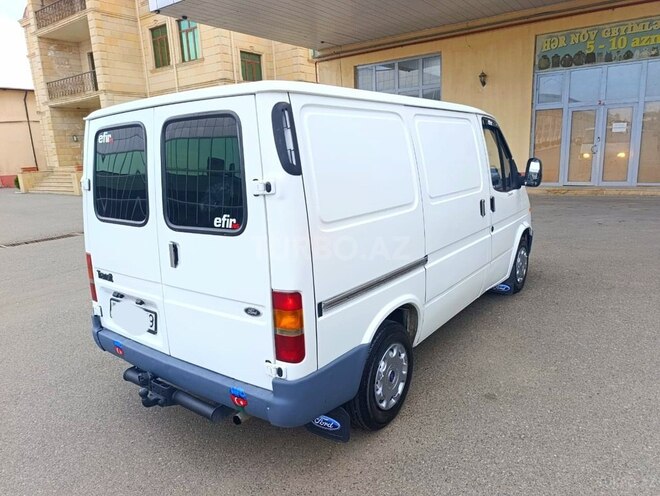 Ford Transit-6