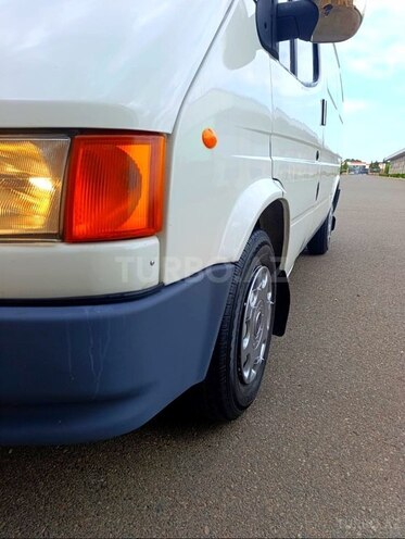 Ford Transit-9