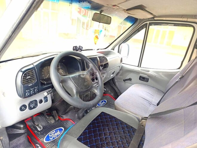 Ford Transit-21