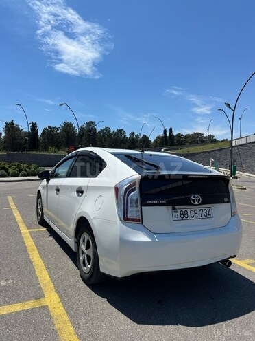Toyota Prius-5