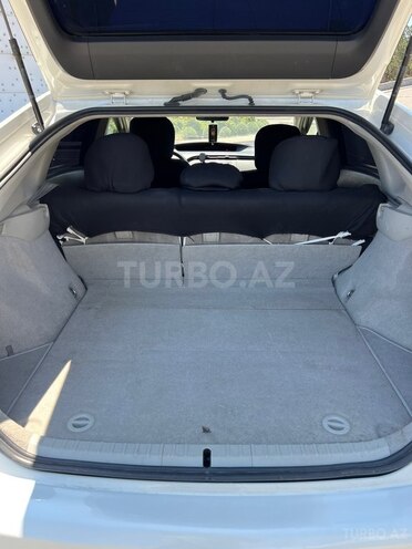 Toyota Prius-11