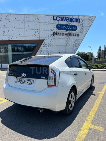 Toyota Prius-4