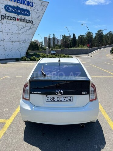 Toyota Prius-8