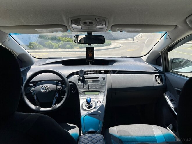 Toyota Prius-10
