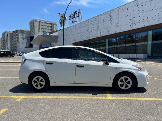 Toyota Prius-7