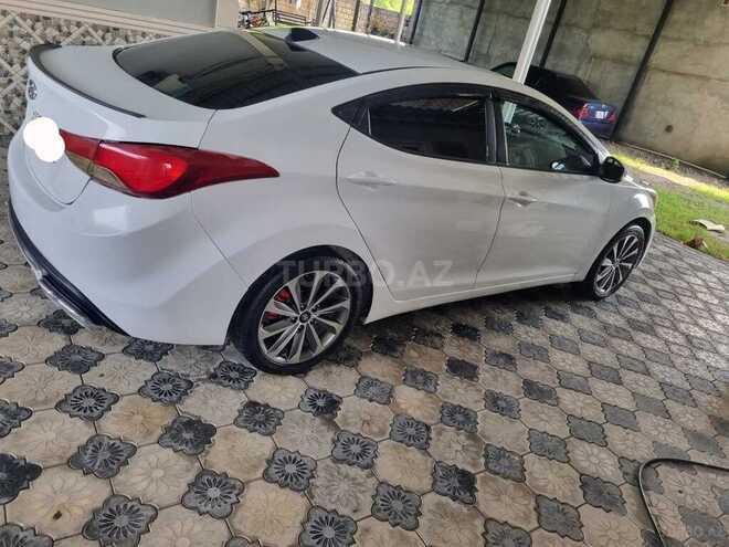 Hyundai Elantra-7