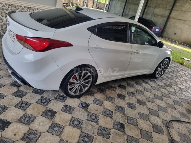 Hyundai Elantra-6
