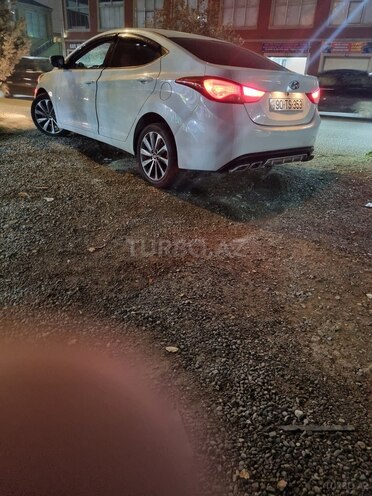 Hyundai Elantra-3