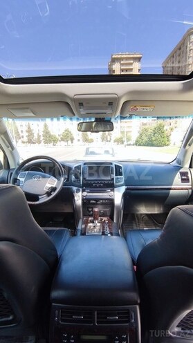 Toyota Land Cruiser-7