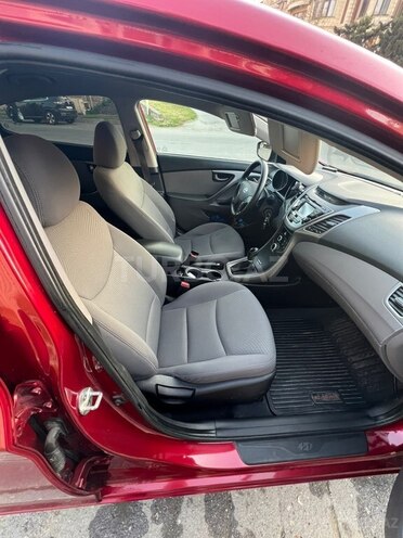 Hyundai Elantra-8