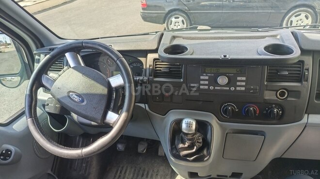 Ford Transit-8