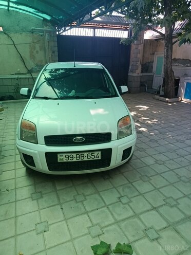 Ford Fusion-1