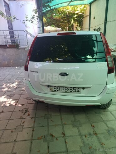 Ford Fusion-2