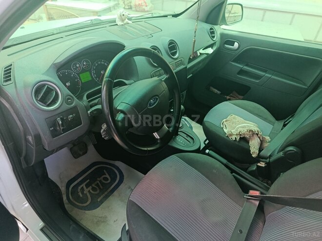 Ford Fusion-6