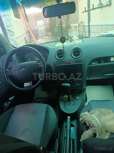Ford Fusion-8
