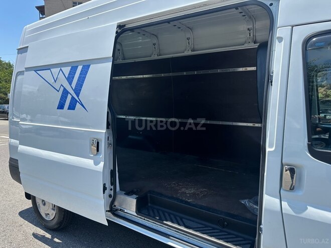 Ford Transit-7