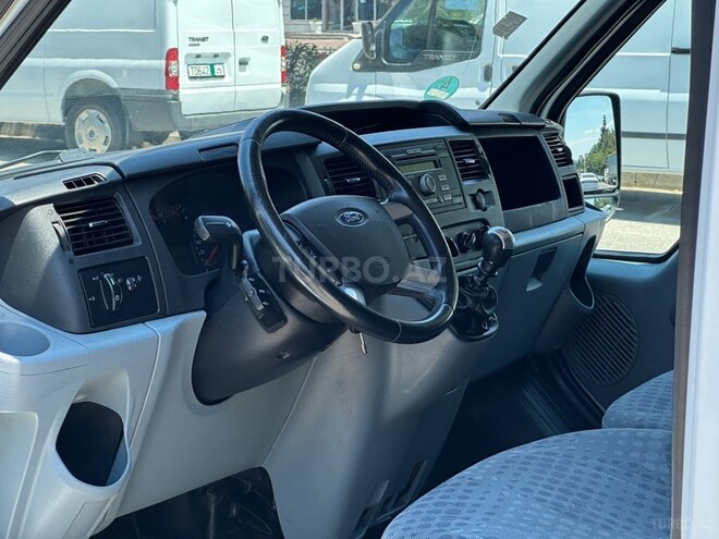 Ford Transit-8