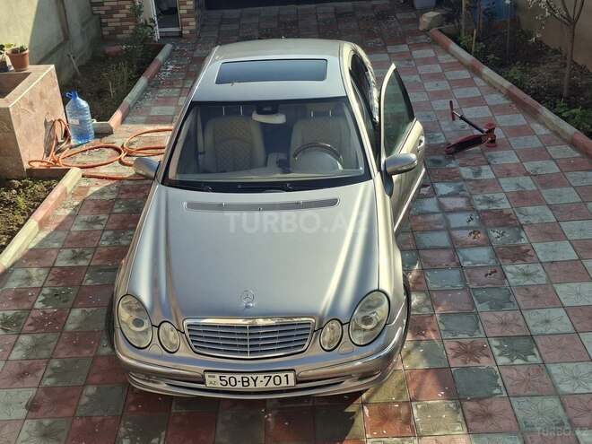Mercedes E 320-1