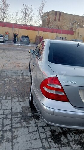 Mercedes E 320-9