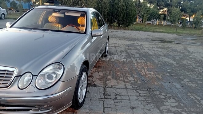 Mercedes E 320-11