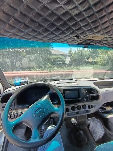 Ford Transit-6