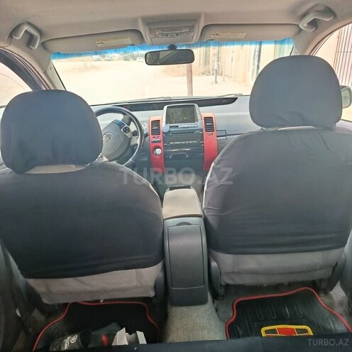 Toyota Prius-5