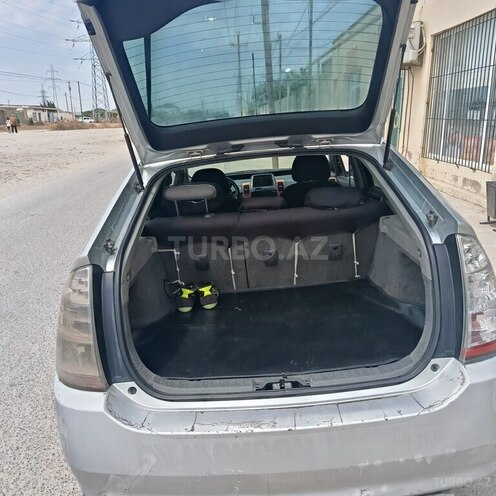 Toyota Prius-4