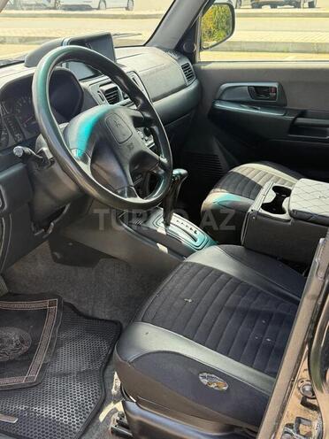Mitsubishi Pajero io-7