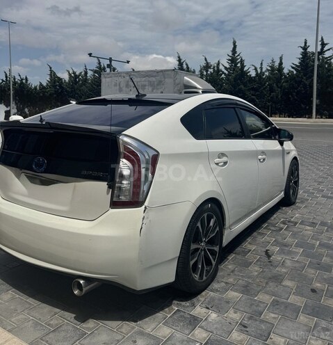 Toyota Prius-4