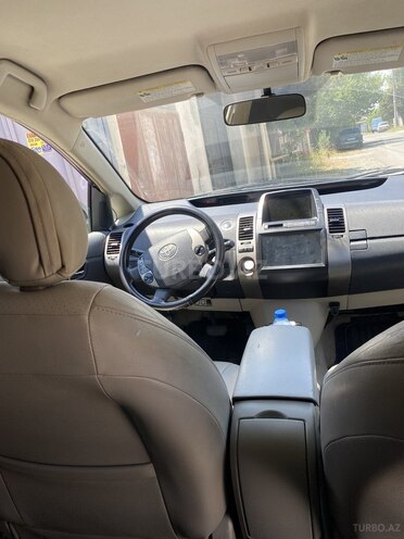 Toyota Prius-5