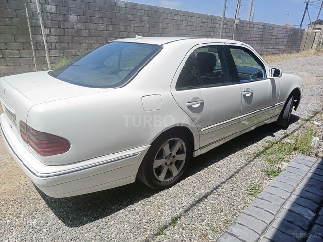 Mercedes E 220-2