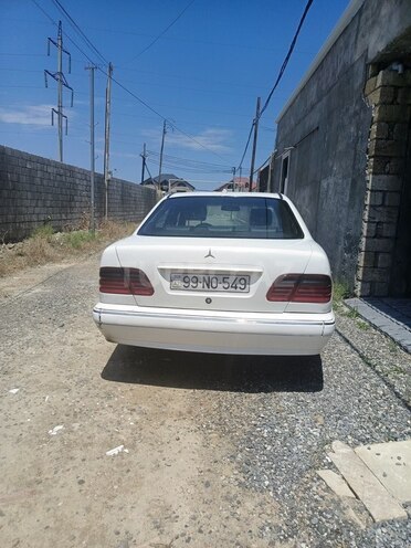Mercedes E 220-5
