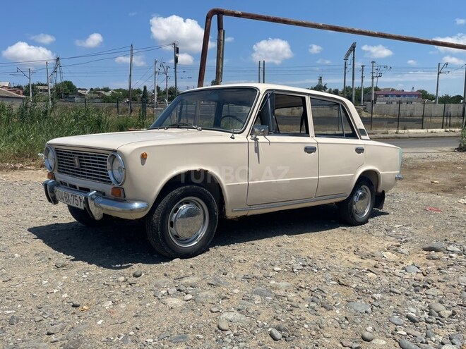 LADA (VAZ) 21011-17