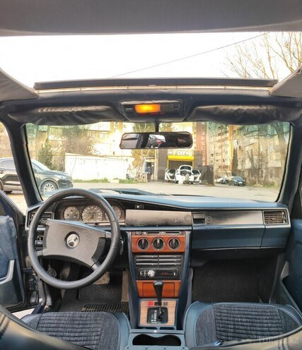 Mercedes 190-10