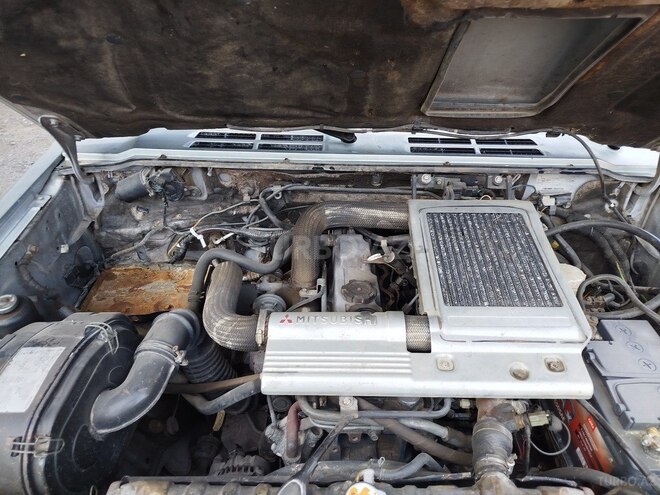 Mitsubishi Pajero-8