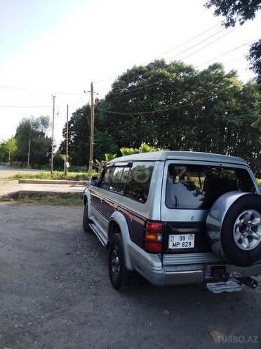 Mitsubishi Pajero-4
