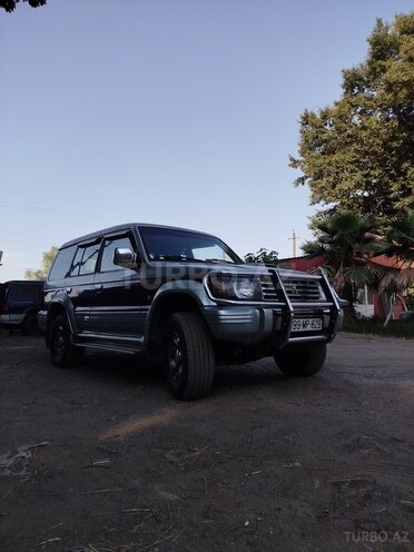 Mitsubishi Pajero-1
