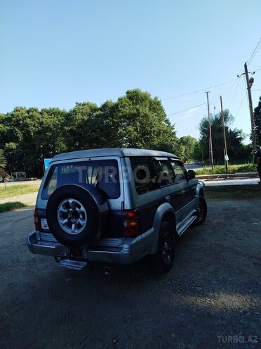 Mitsubishi Pajero-6