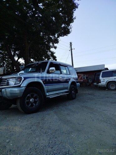 Mitsubishi Pajero-3