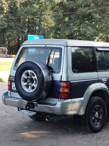 Mitsubishi Pajero-2
