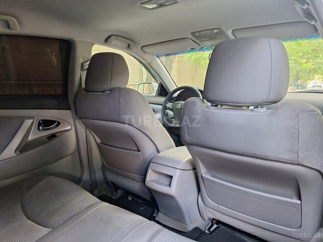 Toyota Camry-15