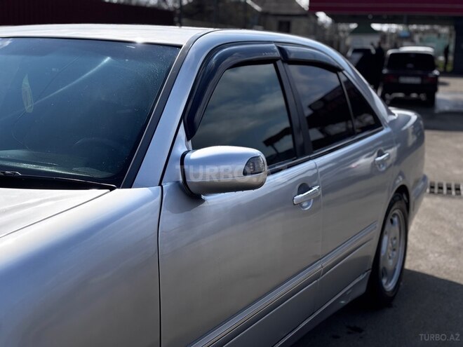 Mercedes E 220-4