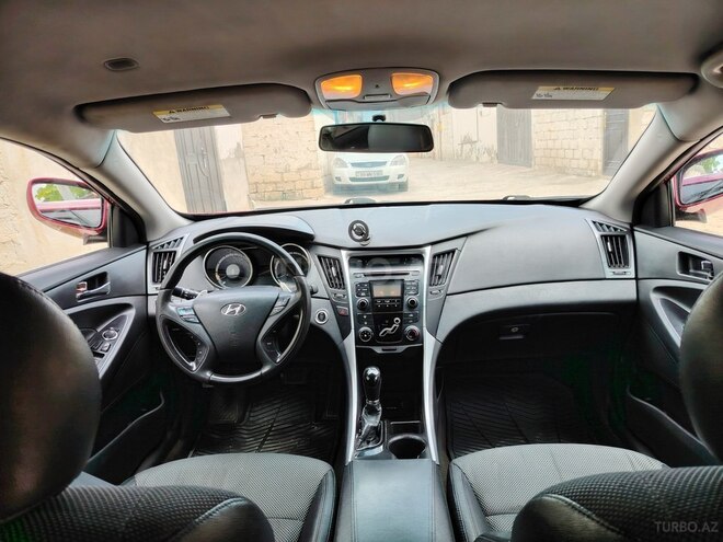 Hyundai Sonata-12