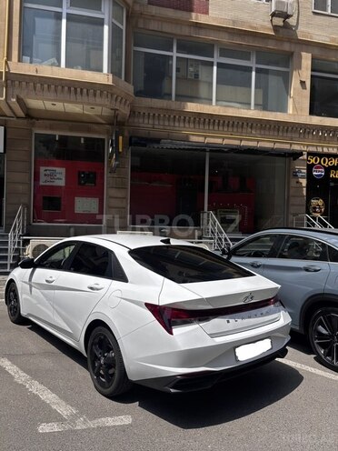 Hyundai Elantra-4